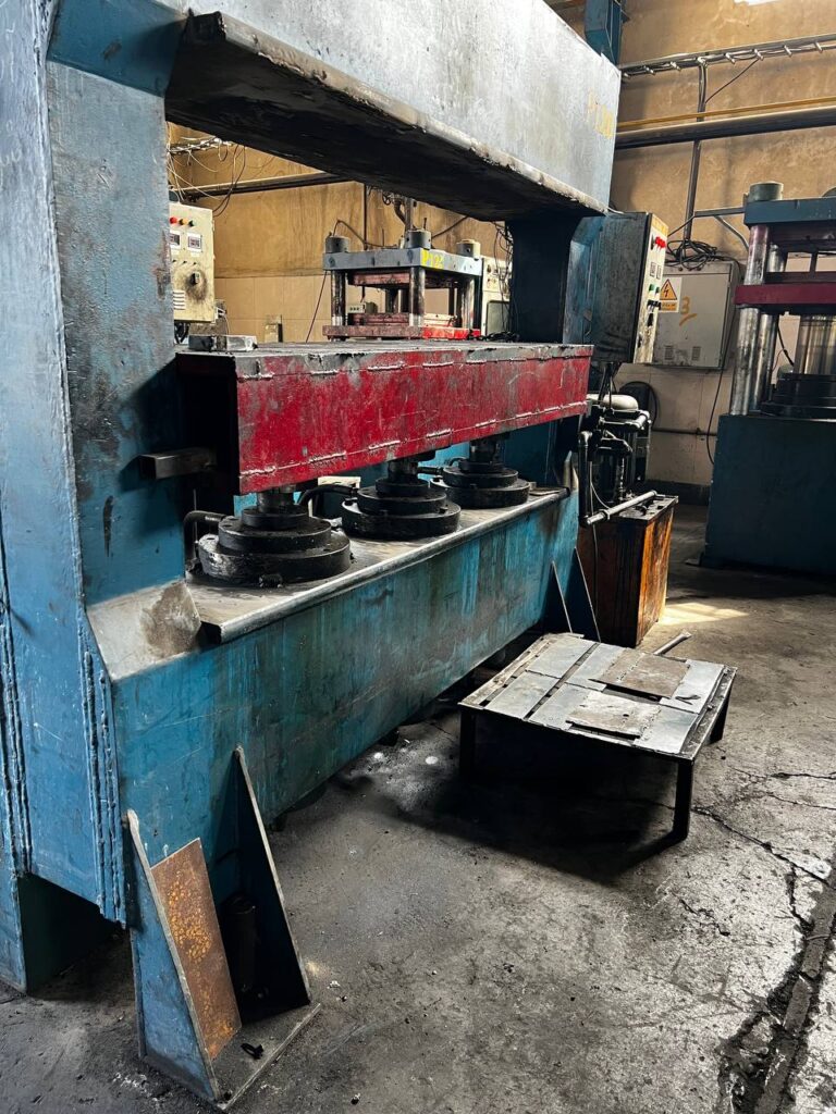 تولید قطعات لاستیکی سفارشی | پرس در ابعاد بزرگ | لاستیک سازی کاشان